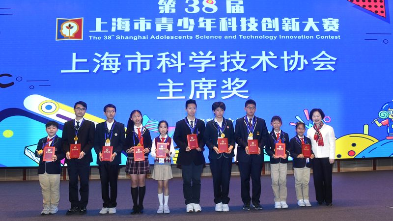 企业在选择OA协同办公系统时，应综合考虑以下因素：